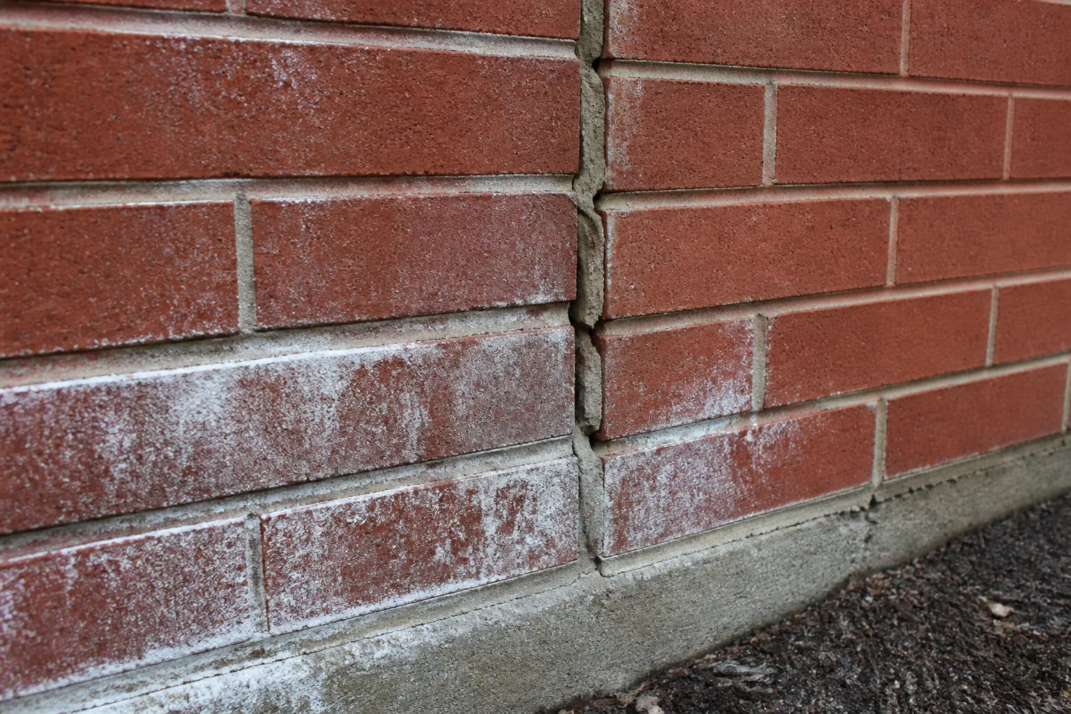 Illustration of efflorescence and a deteriorated mortar joint on exterior brick