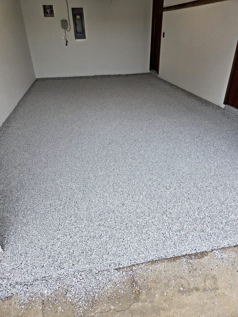 Single car garage flake floor in East Troy